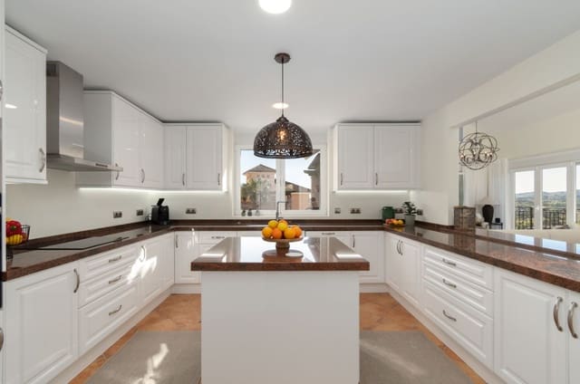 4 sovrum Villa till salu i Mijas med pool garage - 1 430 000 € (Ref: 9633844)