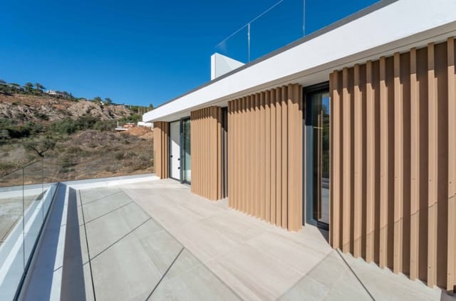 5 soverom Villa til salgs i Sotogrande, San Roque med svømmebasseng garasje - € 3 350 000 (Ref: 9643759)