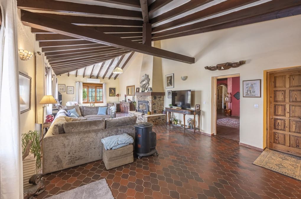 3 bedroom Villa for sale in Mijas Costa with pool - € 825,000 (Ref: 9643760)