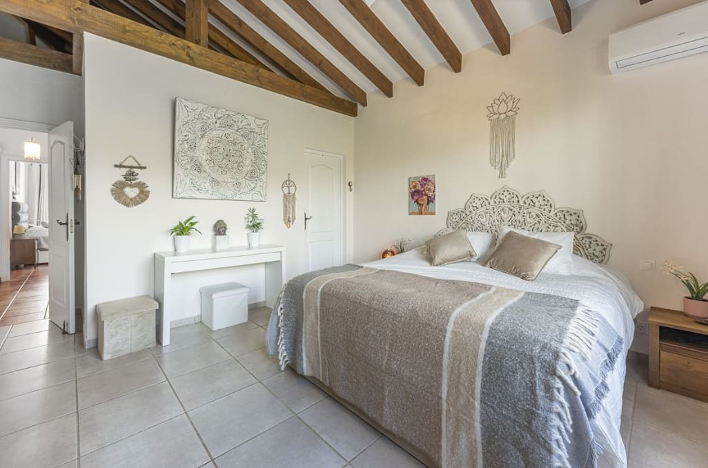 3 bedroom Villa for sale in Mijas Costa with pool - € 825,000 (Ref: 9643760)