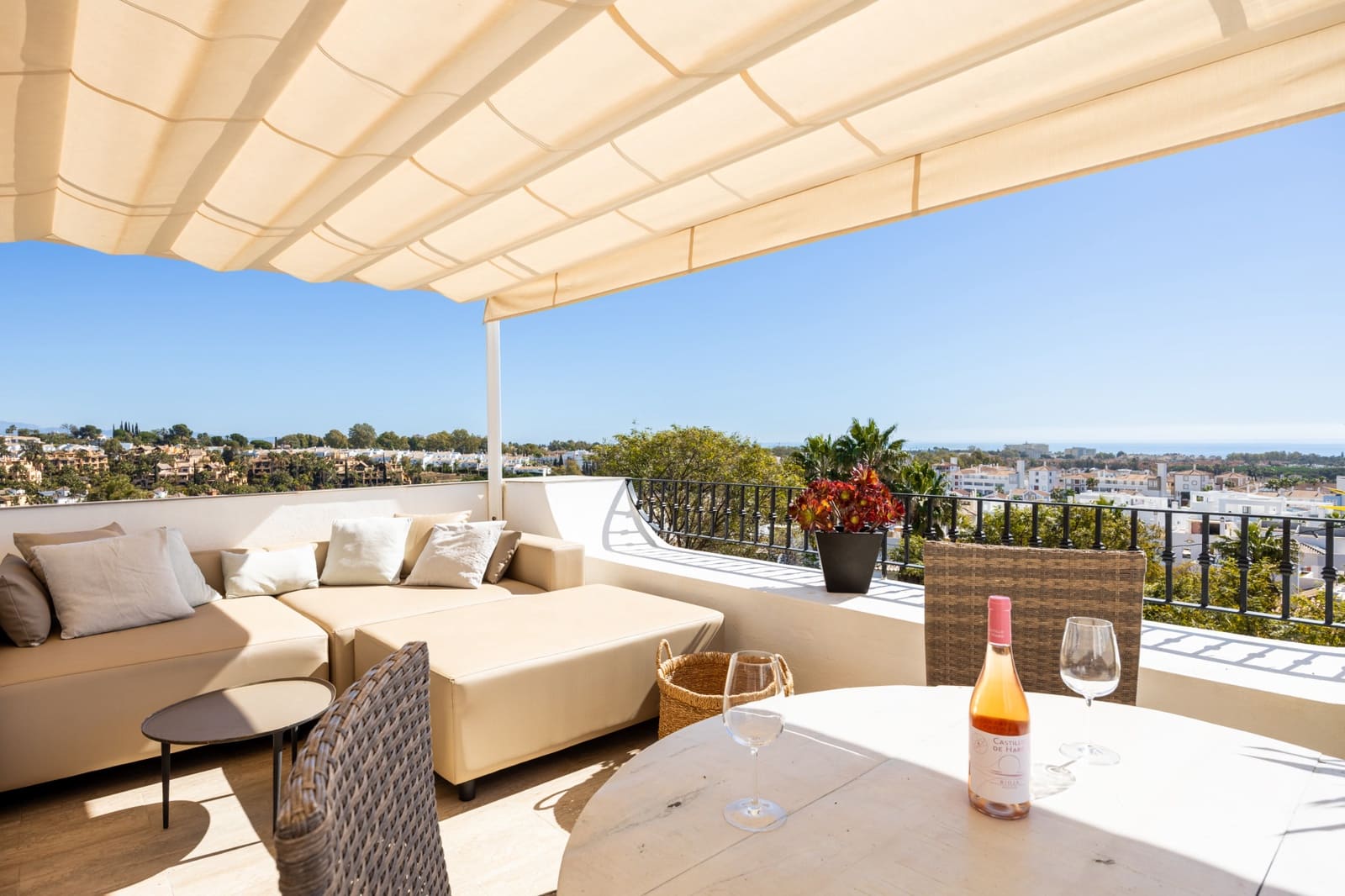 2 quarto Penthouse para venda em Estepona com piscina garagem - 599 000 € (Ref: 9643761)