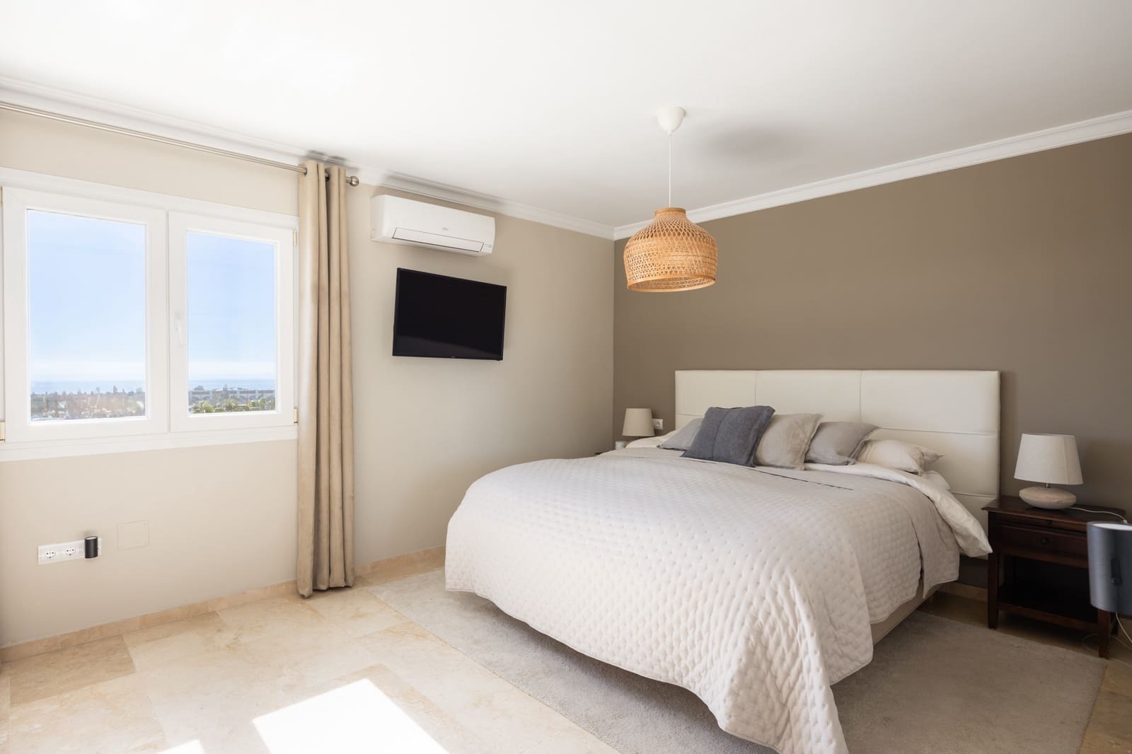 2 quarto Penthouse para venda em Estepona com piscina garagem - 599 000 € (Ref: 9643761)