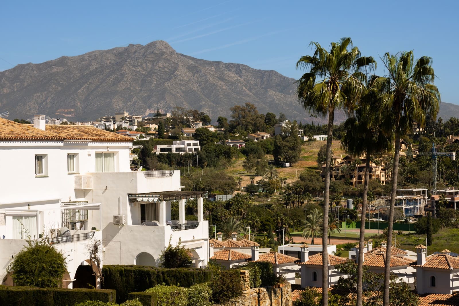 2 quarto Penthouse para venda em Estepona com piscina garagem - 599 000 € (Ref: 9643761)