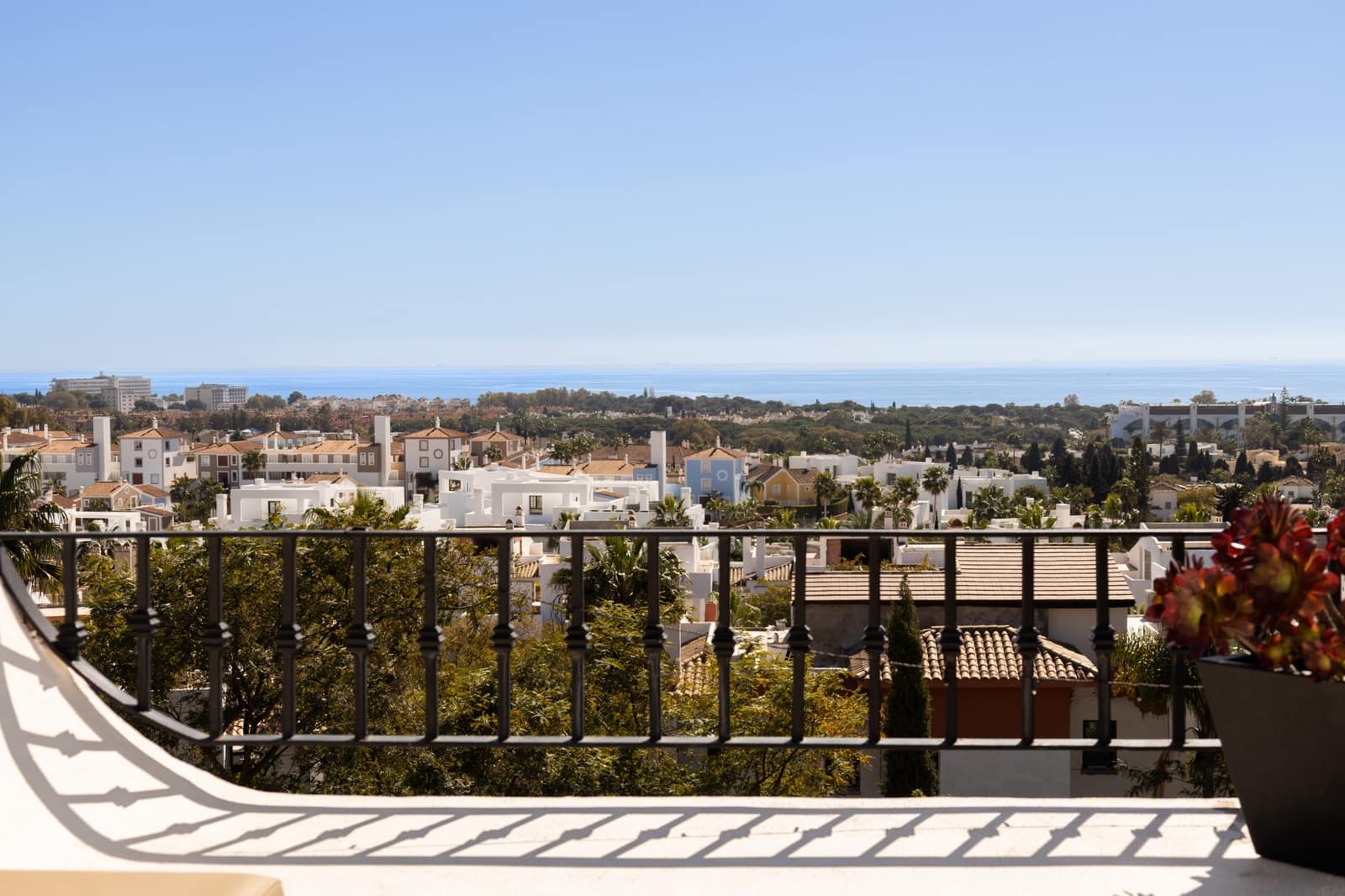 2 quarto Penthouse para venda em Estepona com piscina garagem - 599 000 € (Ref: 9643761)