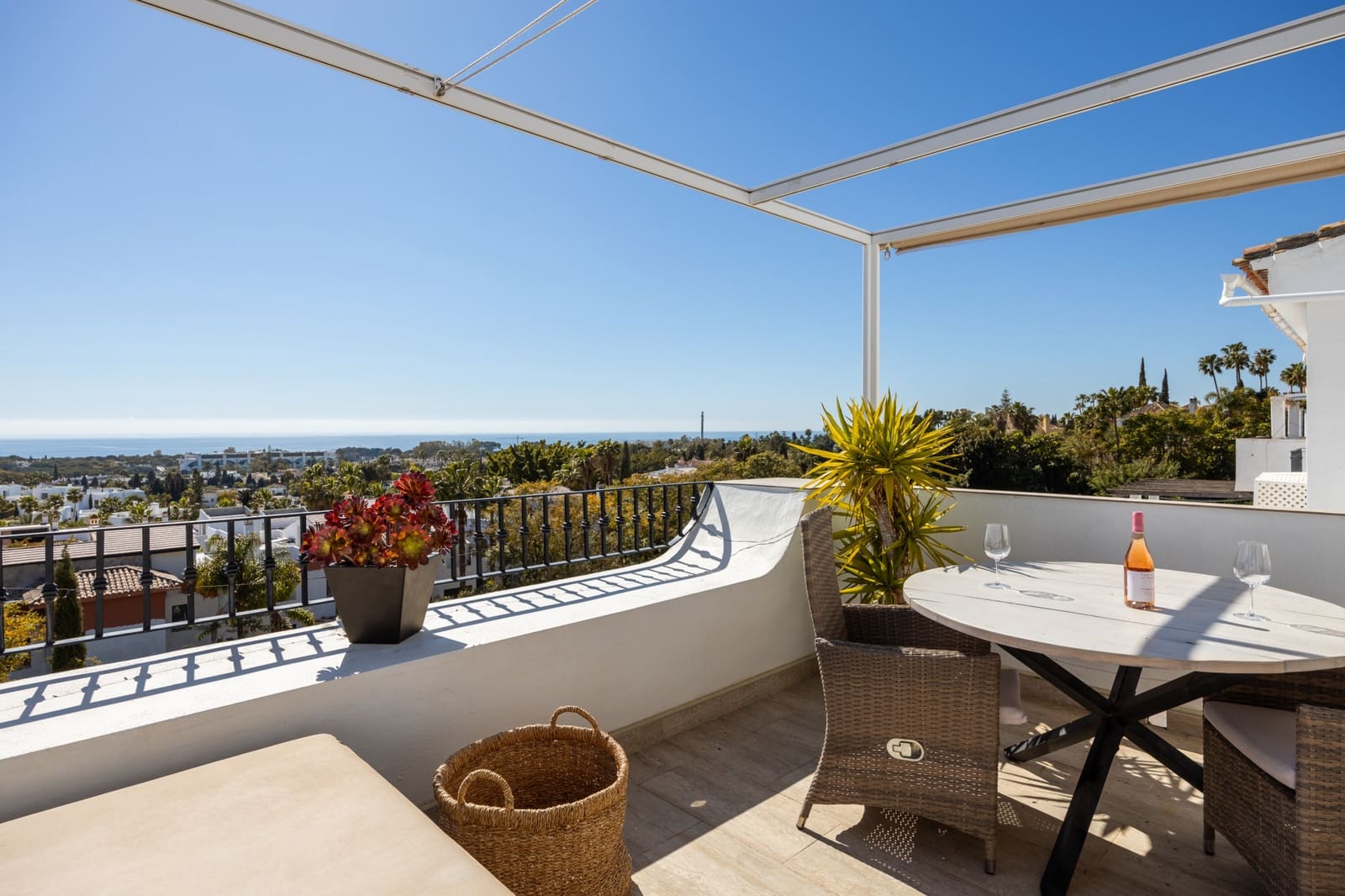 2 quarto Penthouse para venda em Estepona com piscina garagem - 599 000 € (Ref: 9643761)
