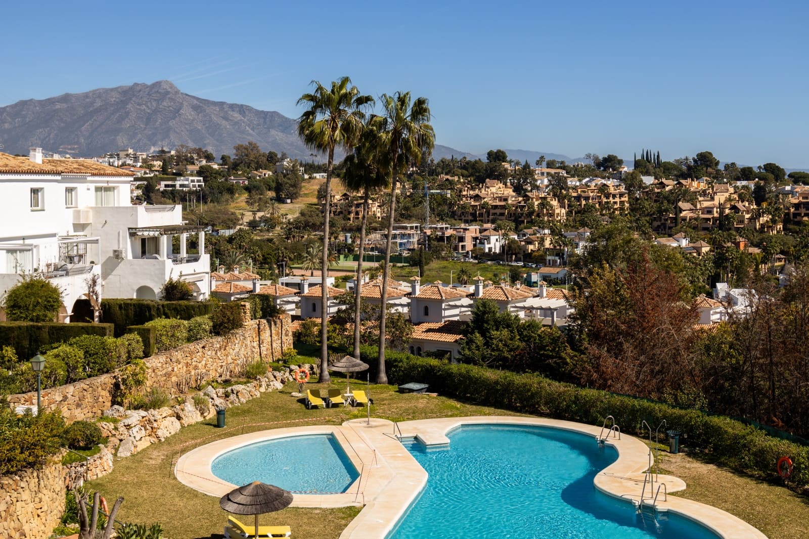 2 quarto Penthouse para venda em Estepona com piscina garagem - 599 000 € (Ref: 9643761)