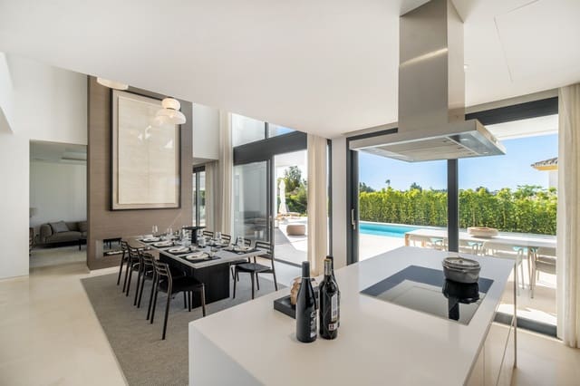 6 sypialnia Willa na sprzedaż w New Golden Mile, Estepona z basenem garażem - 2 995 000 € (Ref: 9651238)