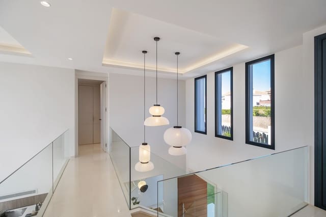 6 slaapkamer Villa te koop in New Golden Mile, Estepona met zwembad garage - € 2.995.000 (Ref: 9651238)