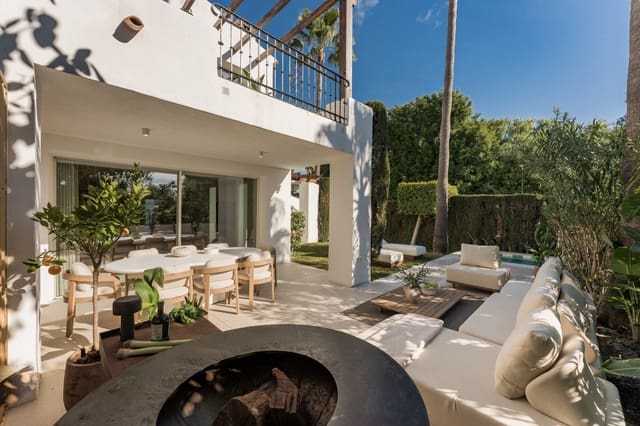4 bedroom Semi-detached Villa for sale in Golden Mile, Marbella with pool garage - € 2,595,000 (Ref: 9651240)