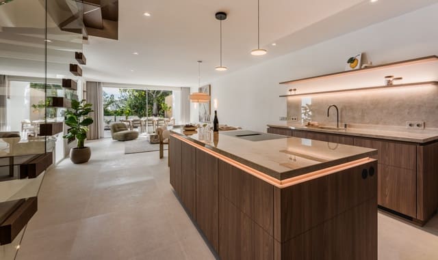 4 soverom Kjedet enebolig til salgs i Golden Mile, Marbella med svømmebasseng garasje - € 2 595 000 (Ref: 9651240)