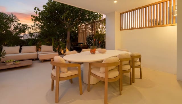 4 soverom Kjedet enebolig til salgs i Golden Mile, Marbella med svømmebasseng garasje - € 2 595 000 (Ref: 9651240)