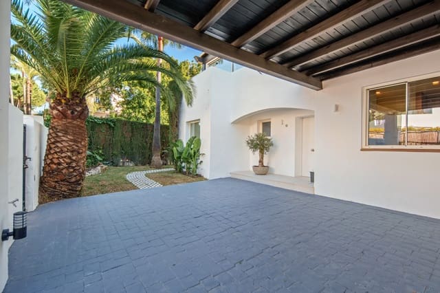 4 soverom Kjedet enebolig til salgs i Golden Mile, Marbella med svømmebasseng garasje - € 2 595 000 (Ref: 9651240)