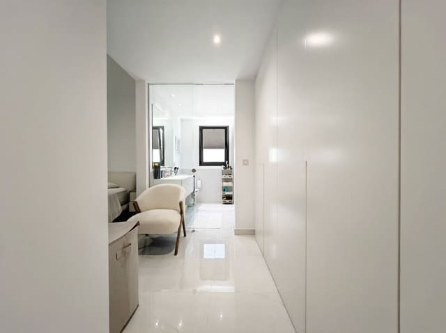 3 bedroom Apartment for sale in Nueva Andalucia, Marbella with pool garage - € 799,000 (Ref: 9658328)