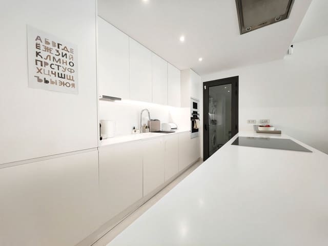 3 bedroom Apartment for sale in Nueva Andalucia, Marbella with pool garage - € 799,000 (Ref: 9658328)