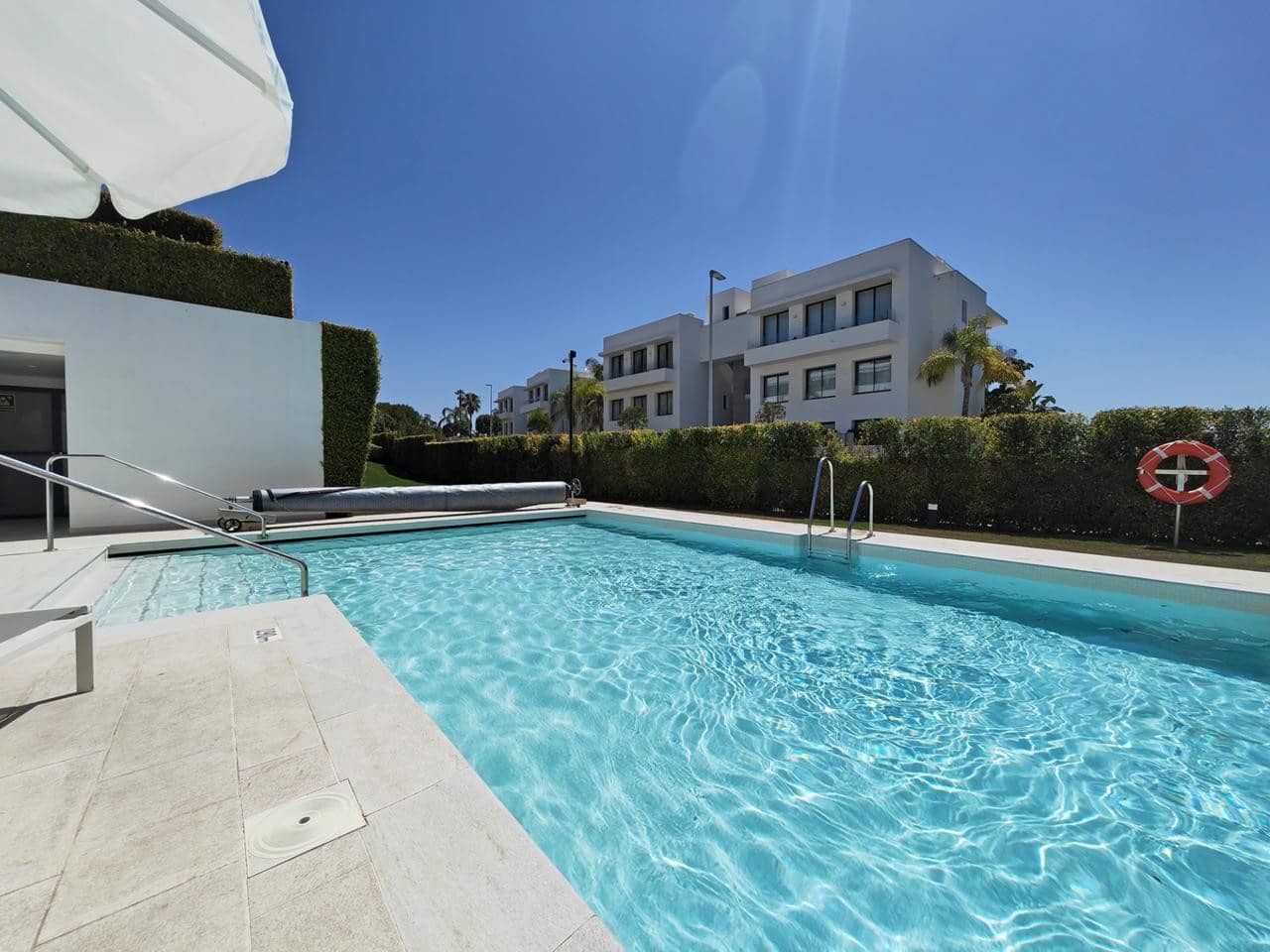 3 sypialnia Apartament na sprzedaż w Nueva Andalucia z basenem garażem - 799 000 € (Ref: 9658328)