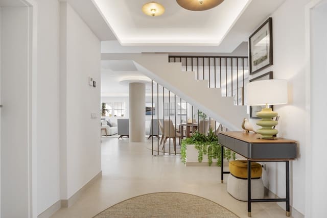 5 bedroom Penthouse for sale in Marbella with pool garage - € 1,895,000 (Ref: 9658330)