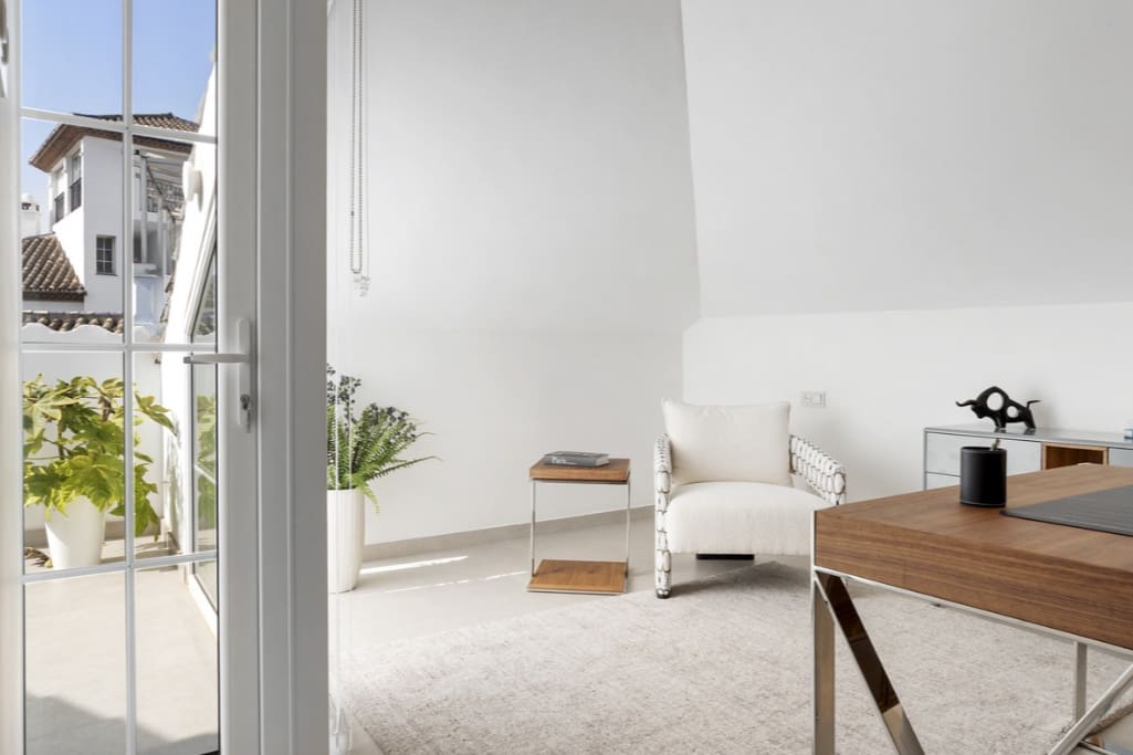 5 bedroom Penthouse for sale in Marbella with pool garage - € 1,895,000 (Ref: 9658330)