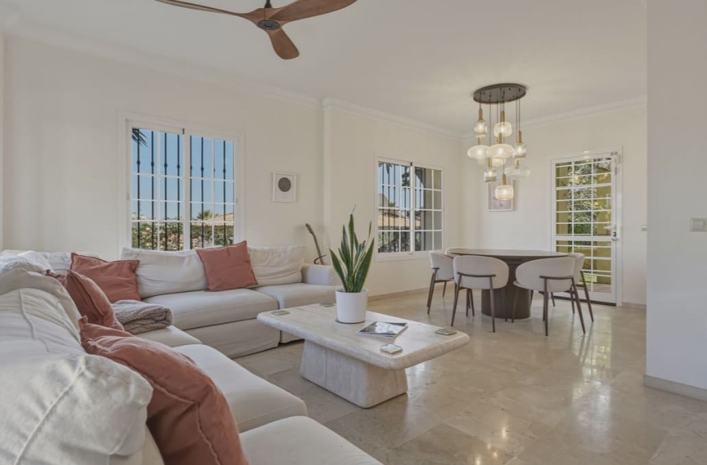 5 soverom Villa til salgs i Mijas Costa med svømmebasseng garasje - € 810 000 (Ref: 9658331)