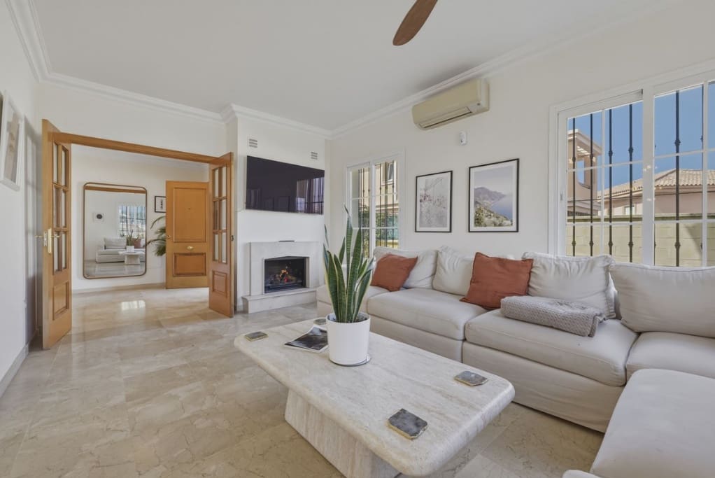 5 soverom Villa til salgs i Mijas Costa med svømmebasseng garasje - € 810 000 (Ref: 9658331)