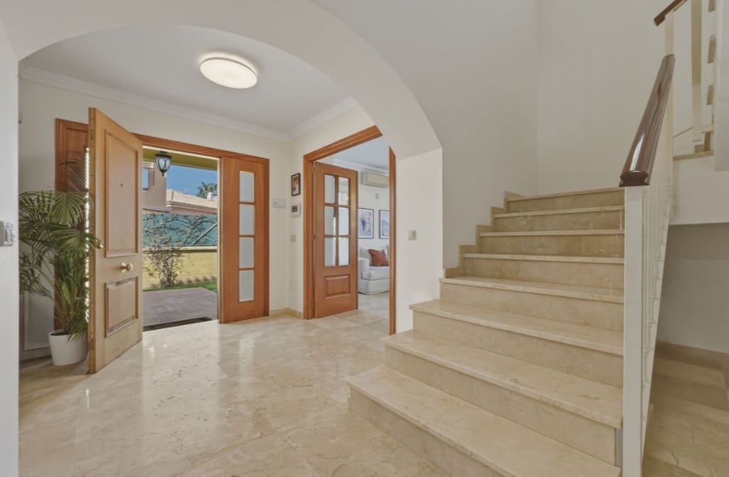 5 soverom Villa til salgs i Mijas Costa med svømmebasseng garasje - € 810 000 (Ref: 9658331)