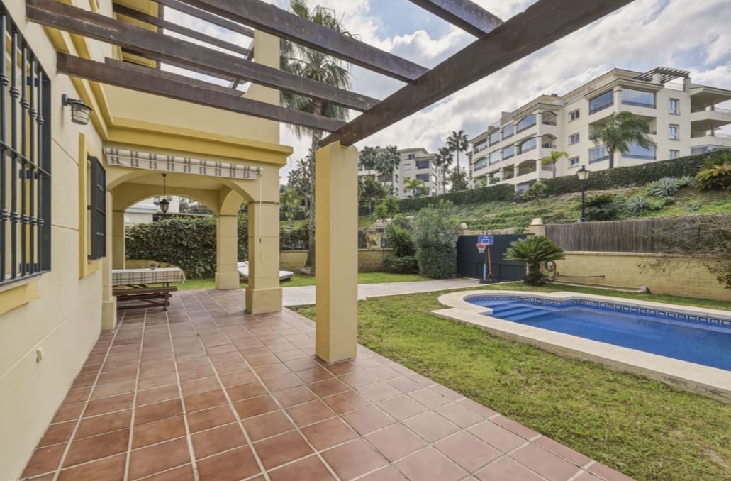 5 soverom Villa til salgs i Mijas Costa med svømmebasseng garasje - € 810 000 (Ref: 9658331)