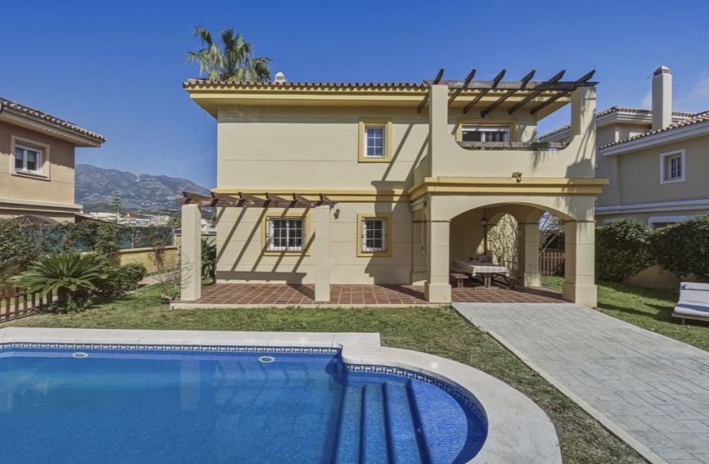 5 soverom Villa til salgs i Mijas Costa med svømmebasseng garasje - € 810 000 (Ref: 9658331)