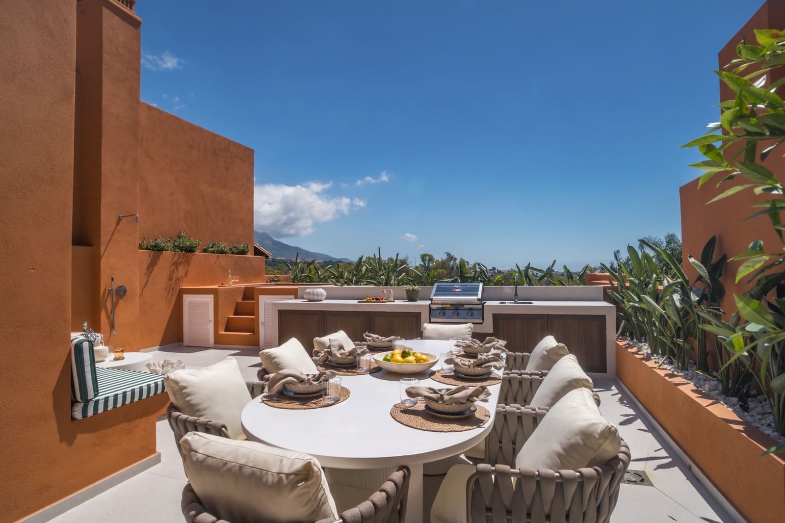 4 bedroom Penthouse for sale in Marbella with pool garage - € 1,749,000 (Ref: 9679473)