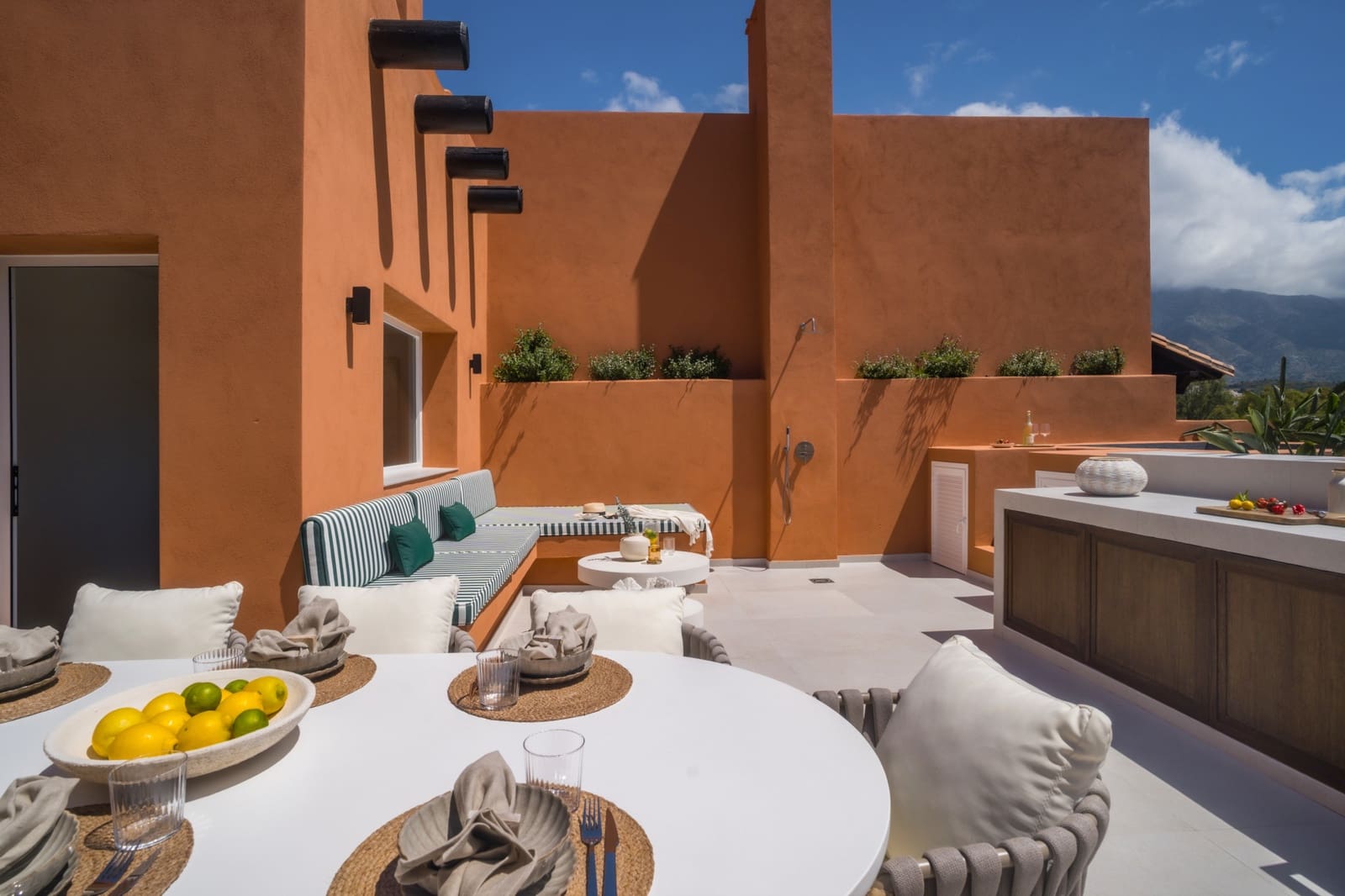 4 bedroom Penthouse for sale in Marbella with pool garage - € 1,749,000 (Ref: 9679473)