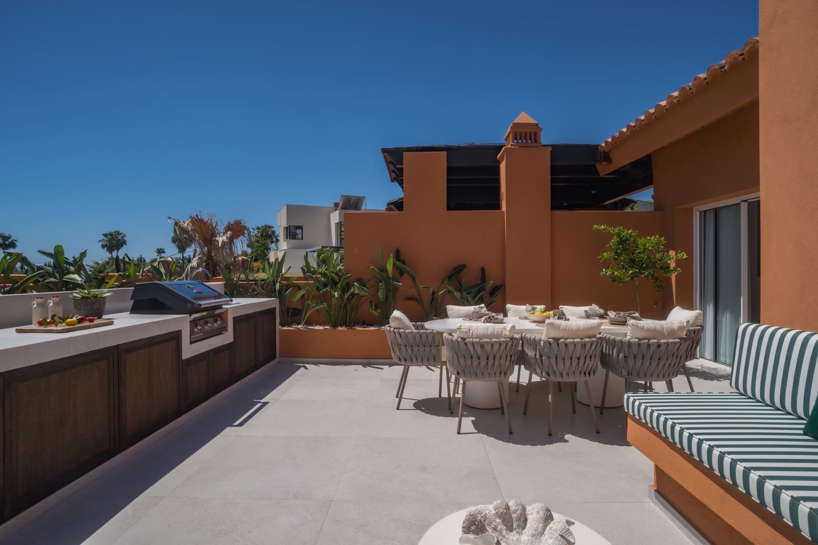 4 bedroom Penthouse for sale in Marbella with pool garage - € 1,749,000 (Ref: 9679473)