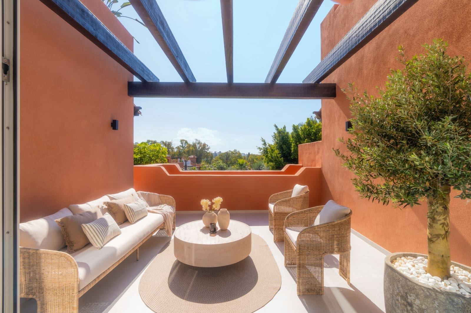 4 bedroom Penthouse for sale in Marbella with pool garage - € 1,749,000 (Ref: 9679473)