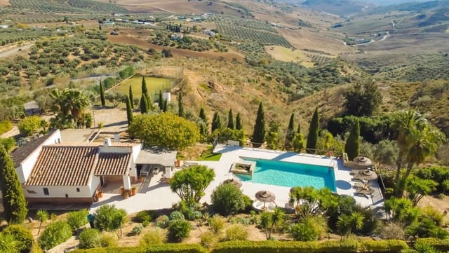 13 soverom Villa til salgs i Villanueva de la Concepcion med svømmebasseng garasje - € 2 250 000 (Ref: 9683372)