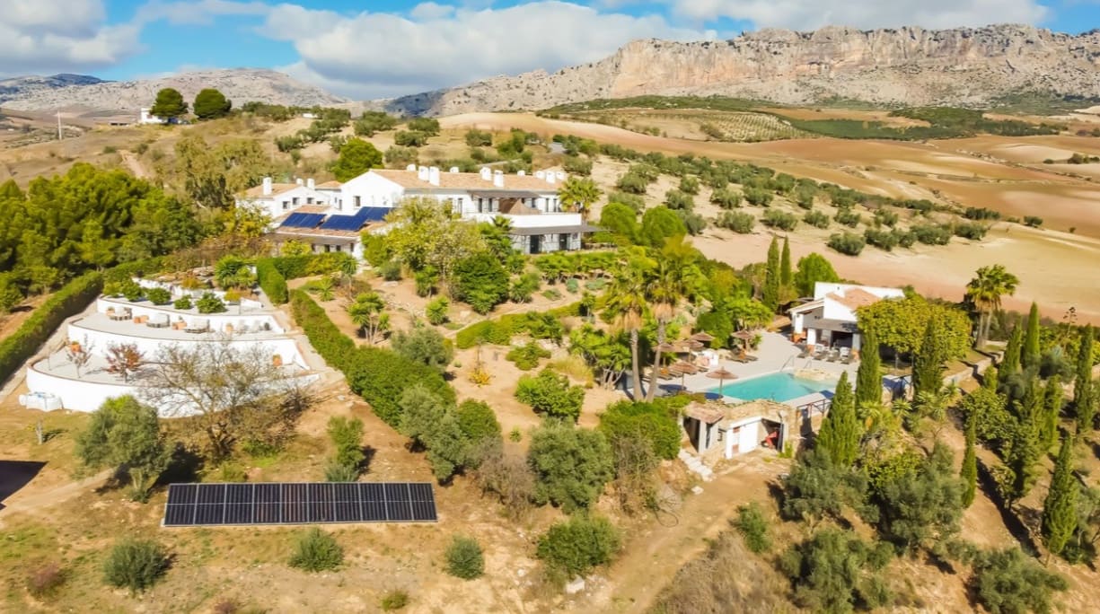 13 soverom Villa til salgs i Villanueva de la Concepcion med svømmebasseng garasje - € 2 250 000 (Ref: 9683372)