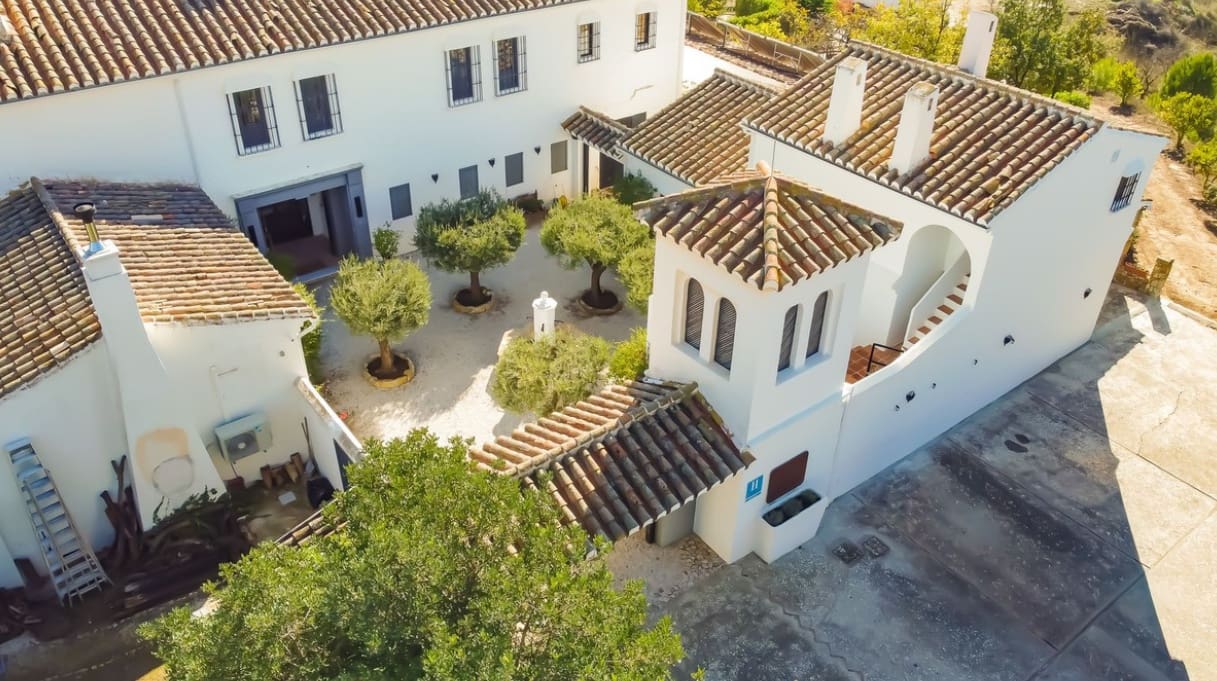 13 soverom Villa til salgs i Villanueva de la Concepcion med svømmebasseng garasje - € 2 250 000 (Ref: 9683372)