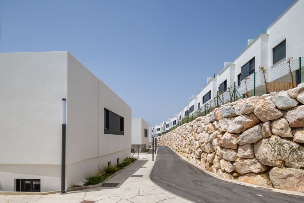 3 soveværelse Semi-Rækkehus til salg i La Cala de Mijas med swimmingpool garage - € 890.000 (Ref: 9683379)