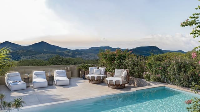 2 sovrum Lägenhet till salu i Estepona med pool garage - 705 000 € (Ref: 9683385)