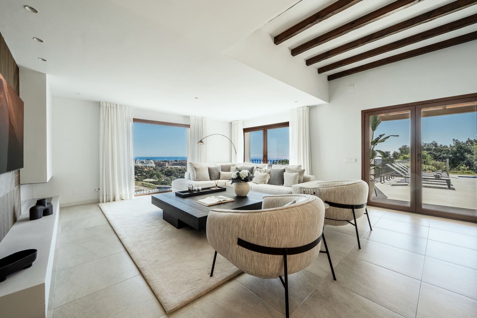 5 sypialnia Willa na sprzedaż w Estepona z basenem garażem - 2 195 000 € (Ref: 9683388)