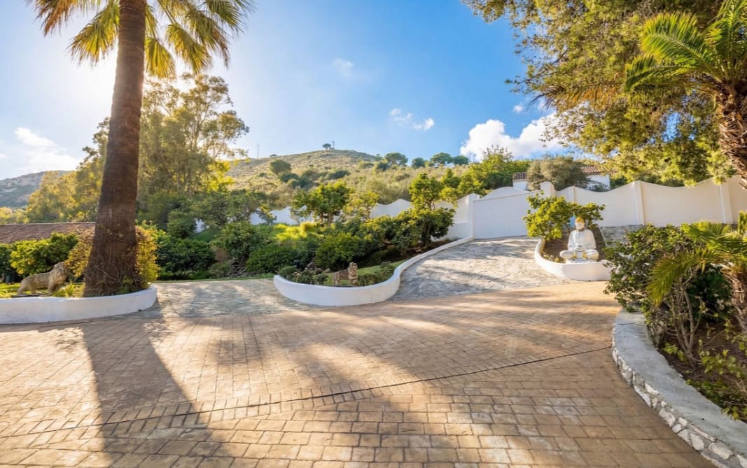 5 soverom Villa til salgs i Alhaurin el Grande med svømmebasseng garasje - € 2 150 000 (Ref: 9704534)