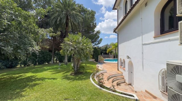 5 soverom Villa til salgs i Alhaurín el Grande med svømmebasseng garasje - € 2 150 000 (Ref: 9704534)