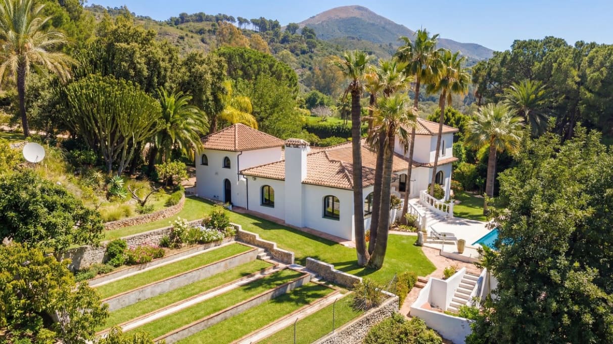 5 soverom Villa til salgs i Alhaurin el Grande med svømmebasseng garasje - € 2 150 000 (Ref: 9704534)