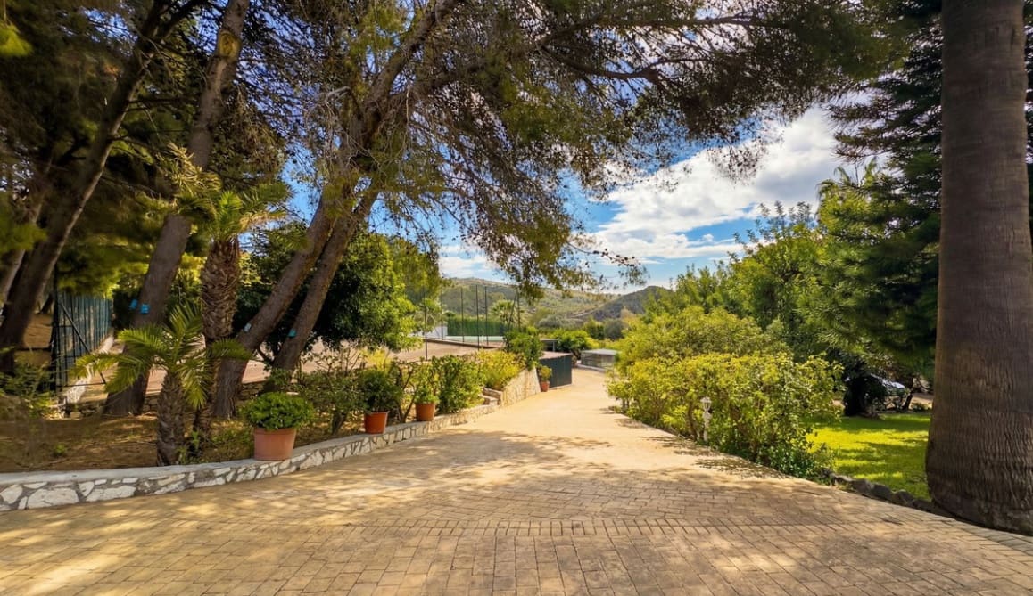 5 soverom Villa til salgs i Alhaurin el Grande med svømmebasseng garasje - € 2 150 000 (Ref: 9704534)