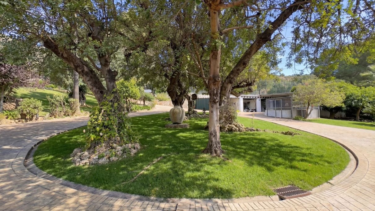 5 soverom Villa til salgs i Alhaurin el Grande med svømmebasseng garasje - € 2 150 000 (Ref: 9704534)