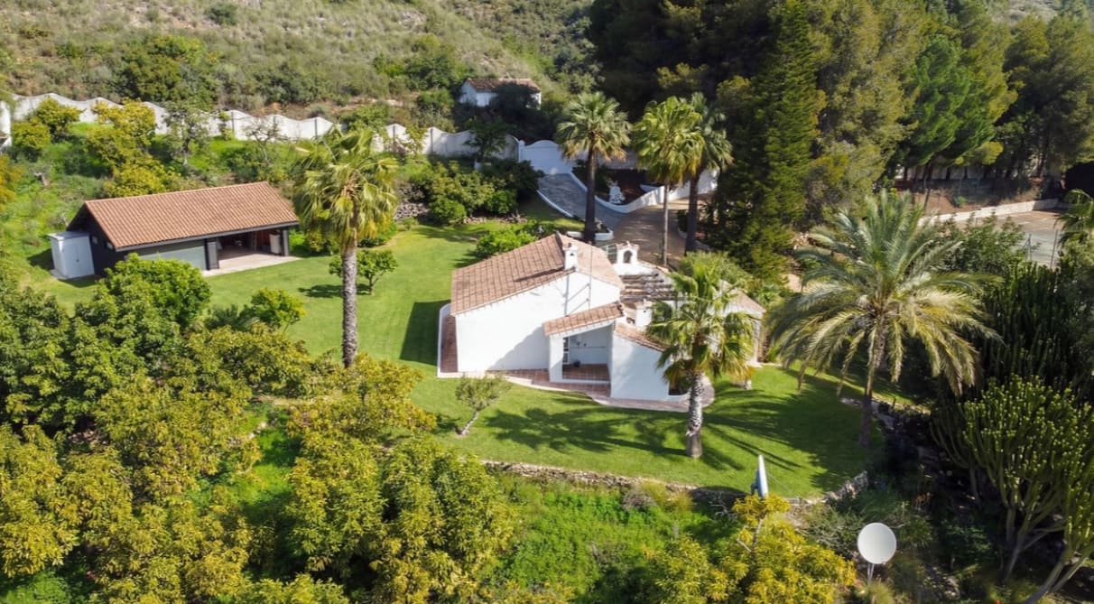 5 soverom Villa til salgs i Alhaurin el Grande med svømmebasseng garasje - € 2 150 000 (Ref: 9704534)