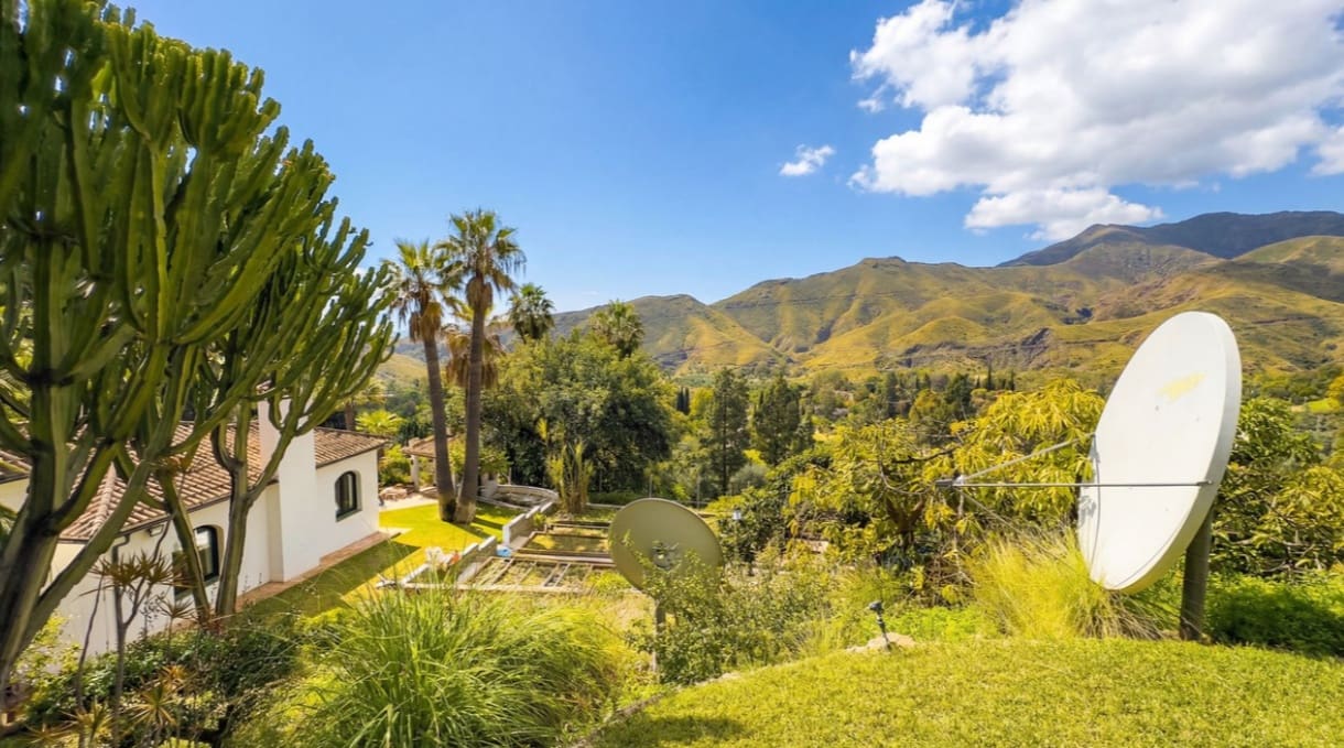 5 soverom Villa til salgs i Alhaurin el Grande med svømmebasseng garasje - € 2 150 000 (Ref: 9704534)