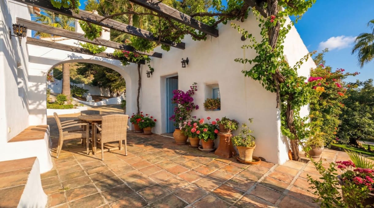 5 soverom Villa til salgs i Alhaurin el Grande med svømmebasseng garasje - € 2 150 000 (Ref: 9704534)