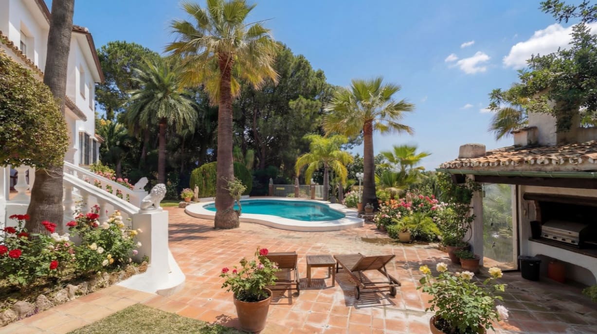 5 soverom Villa til salgs i Alhaurin el Grande med svømmebasseng garasje - € 2 150 000 (Ref: 9704534)