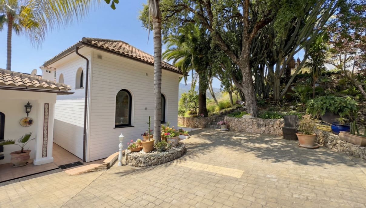 5 soverom Villa til salgs i Alhaurin el Grande med svømmebasseng garasje - € 2 150 000 (Ref: 9704534)