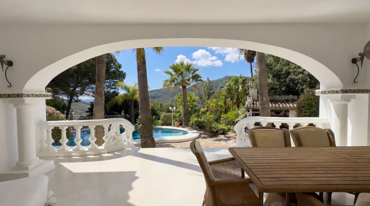 5 soverom Villa til salgs i Alhaurin el Grande med svømmebasseng garasje - € 2 150 000 (Ref: 9704534)