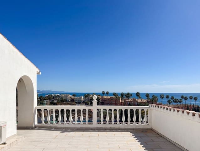 4 soverom Villa til salgs i Buenas Noches, Estepona med svømmebasseng garasje - € 899 000 (Ref: 9704535)