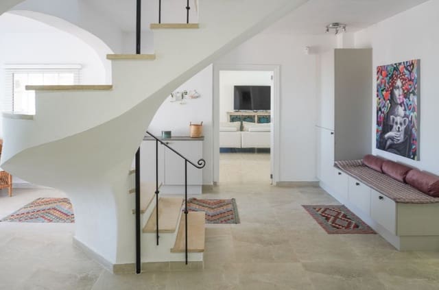 4 soverom Villa til salgs i Buenas Noches, Estepona med svømmebasseng garasje - € 899 000 (Ref: 9704535)