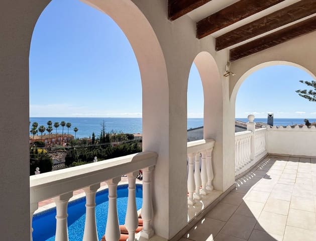 4 soverom Villa til salgs i Buenas Noches, Estepona med svømmebasseng garasje - € 899 000 (Ref: 9704535)